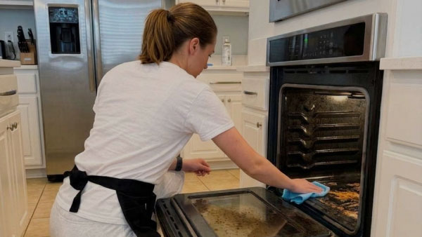 GoDucky-cleaning-services-how-to-clean-the-inside-of-your-oven-no-text GoDucky Cleaning Services: How to clean the inside of your oven